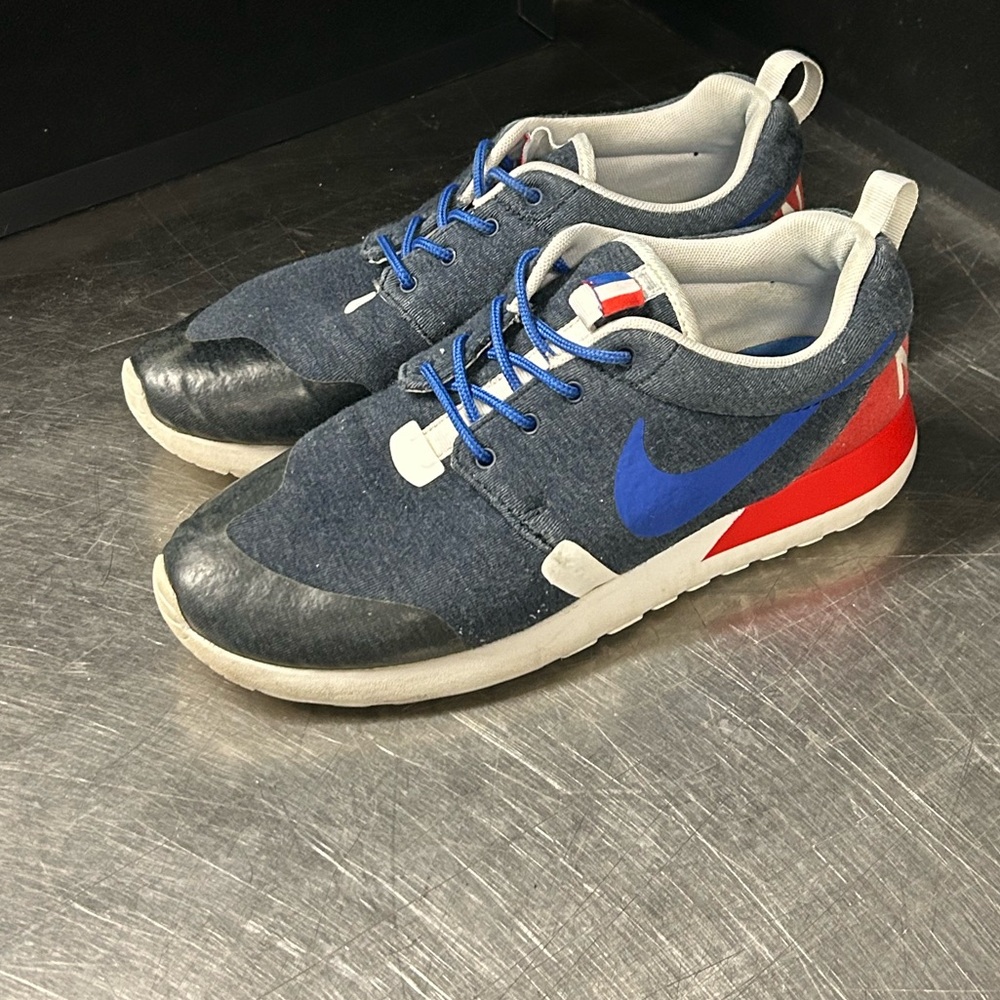 Nike Roshe Run Size 6Y